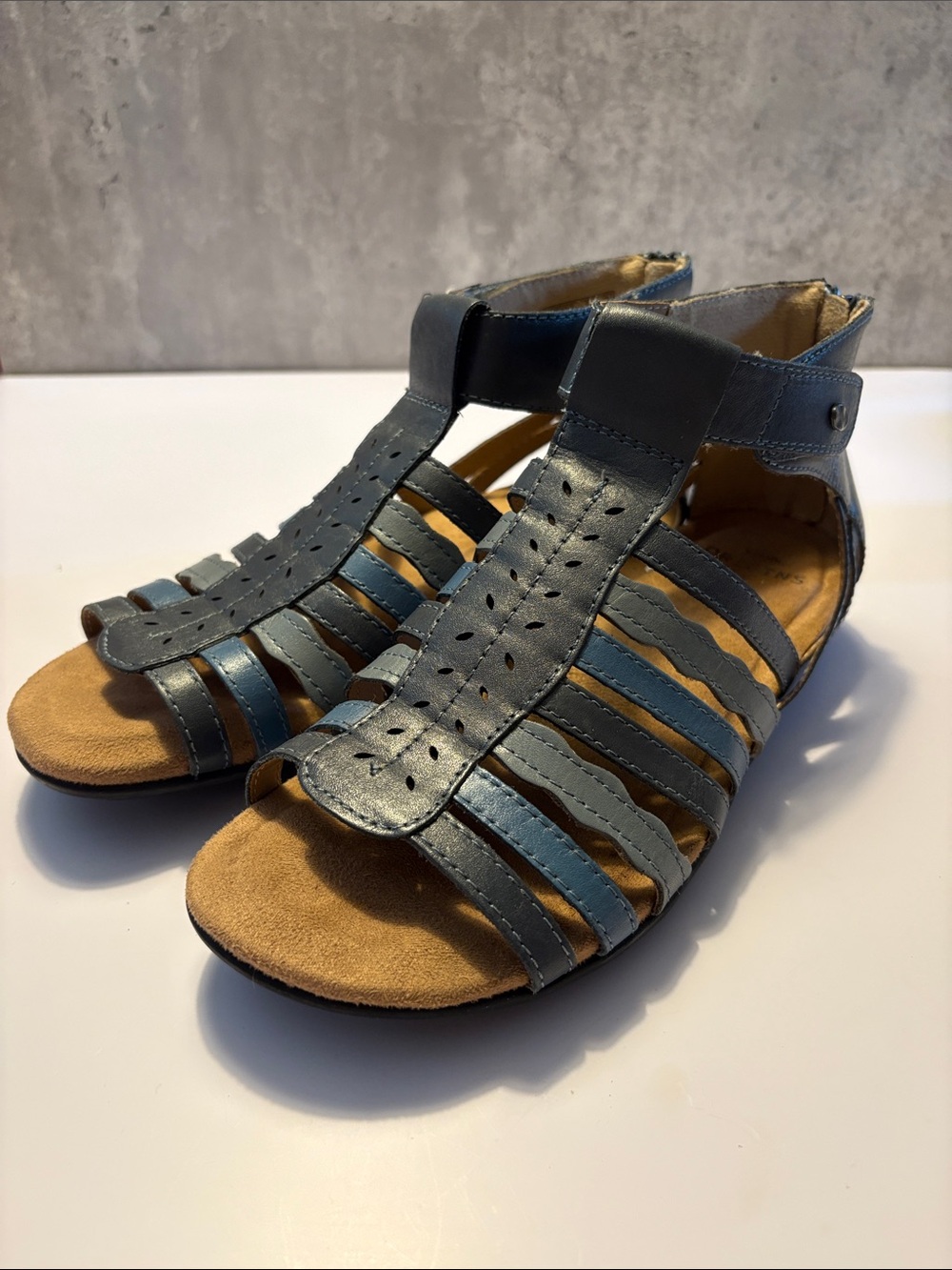 Earth Origins size 9 leather Strappy gladiator Sandals w/Back Zip 3 shades blue